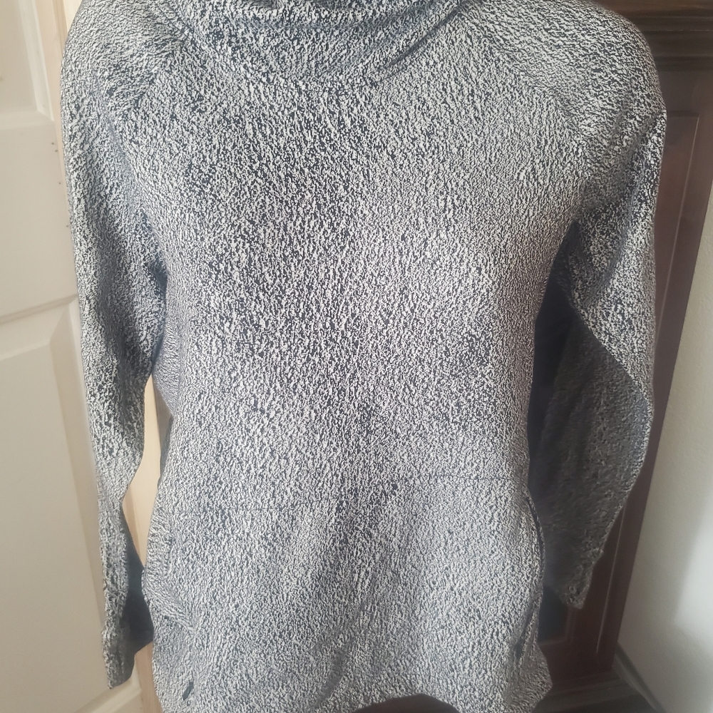 Black and gray  sweater size 4 lululemon